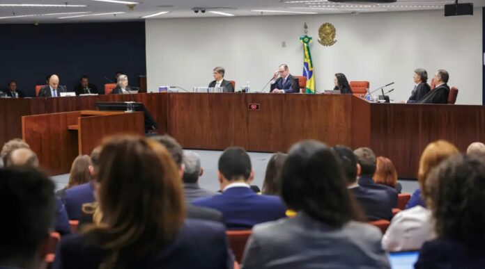 STF dá continuidade ao julgamento de Bolsonaro e seus aliados por suposta tentativa de golpe no segundo dia de sessões