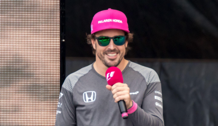 **Alonso demonstra otimismo com as mudanças na Aston Martin, superando expectativas em relação à Ferrari de Hamilton**