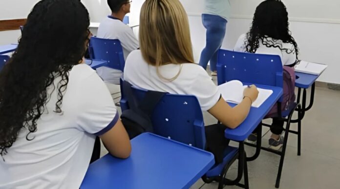 Professor sob investigação por suposto estupro de aluna de 15 anos em escola no Amazonas