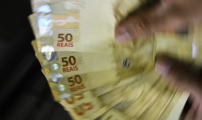 Mais de 48 mil trabalhadores obtêm R$ 340,3 milhões em crédito consignado para CLT