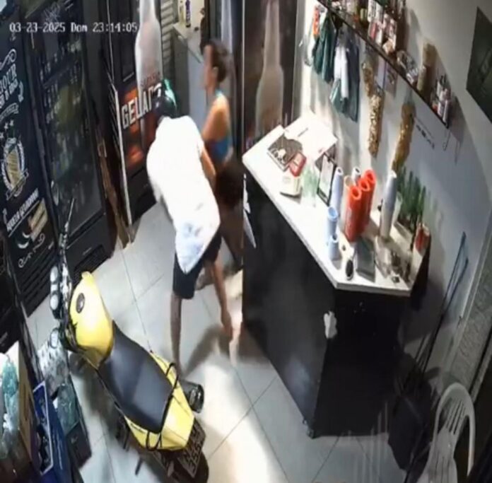 Mulheres enfrentam assaltante com pimenta e o imobilizam em depósito de bebidas em Teresina