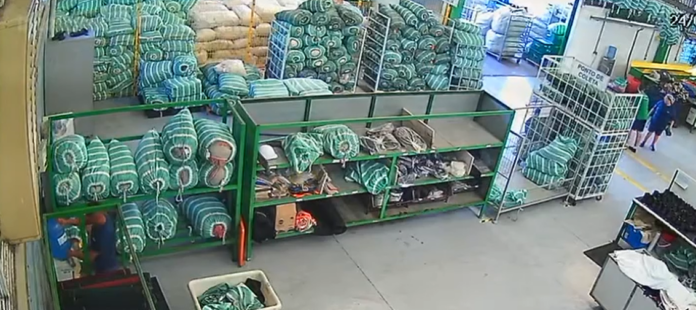 Homem é detido por envenenar bebedouros de empresa com soda cáustica