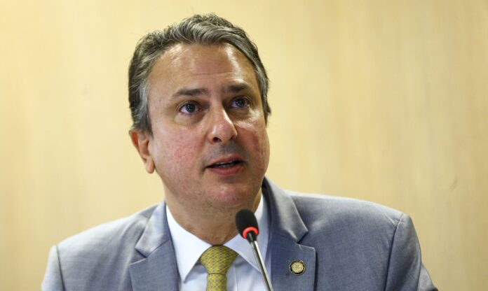 Ministro da Educação Camilo Santana inaugura novos centros de ensino e inovação no Amazonas