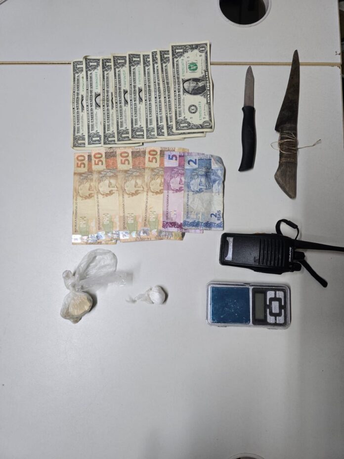 Polícia Militar do Amazonas realiza operação e captura drogas, armas e dinheiro em Cacau Pirêra