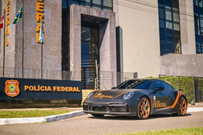 Polícia Federal incorpora viatura de luxo, uma Porsche 911 Turbo de R$ 1,5 milhão, à sua frota em Santa Catarina