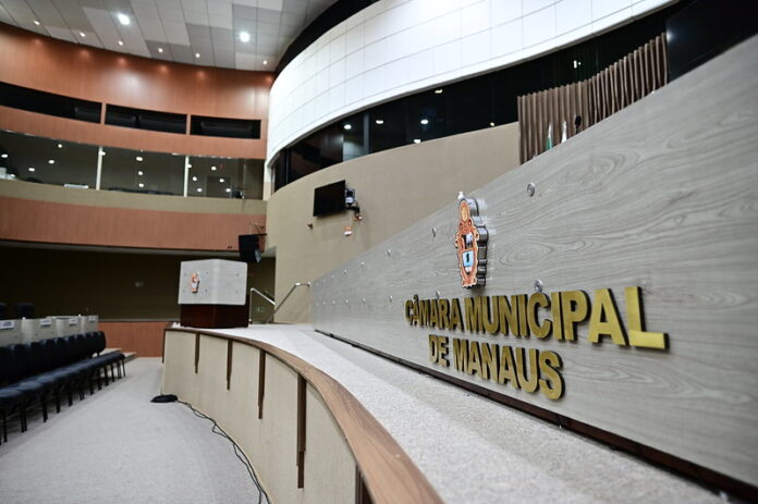 Vereadores de Manaus destinam recursos a empresa ligada a empresário sob investigação da Polícia Federal