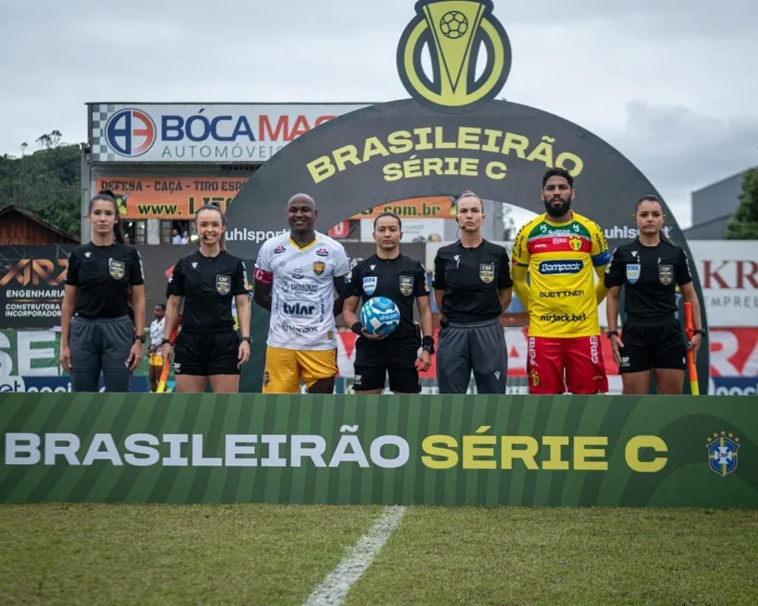 Notícias do Amazonas Arbitragem 100% Feminina na Final do Barezão 2025 Sob a Liderança de Edina Alves