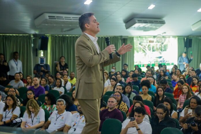 Notícias do Amazonas David Almeida dá boas-vindas a 745 novos servidores da saúde e revela planos para o Hospital Dia em Manaus