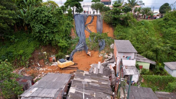 Notícias do Amazonas Defesa Civil emite alerta sobre risco de deslizamentos em encostas de Manaus devido às chuvas intensas