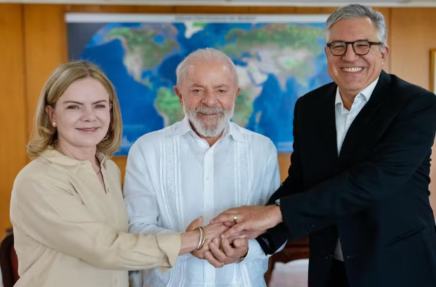 Notícias do Amazonas Gleisi Hoffmann e Alexandre Padilha assumem novas funções, reforçando a defesa do governo Notícias do Amazonas Gleisi Hoffmann e Alexandre Padilha assumem novas funções, reforçando a defesa do governo