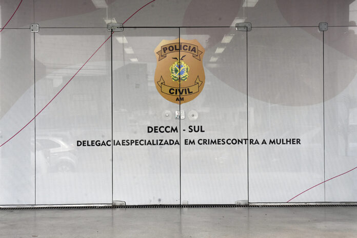 Notícias do Amazonas Homem de 40 anos é detido por tráfico de drogas após denúncia de agressão doméstica em Manaus