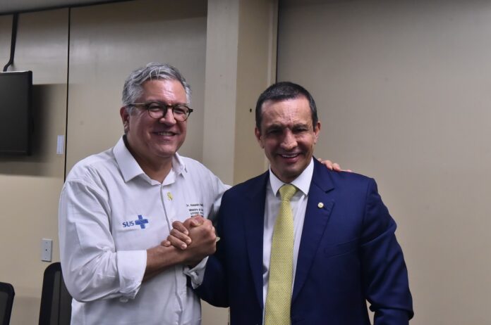 Notícias do Amazonas Sidney Leite busca apoio do Ministro da Saúde para garantir recursos essenciais ao Amazonas