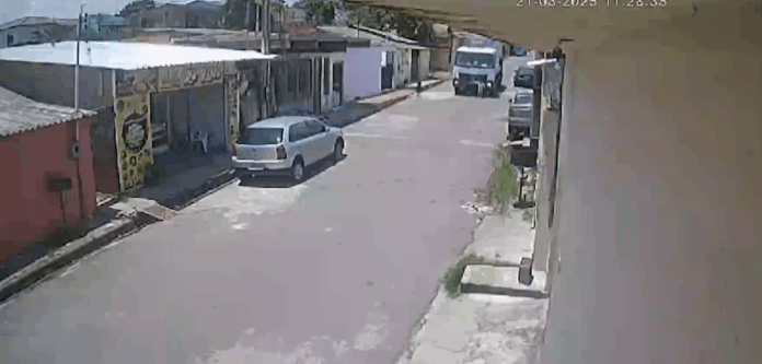 Notícias do Amazonas Tragédia em Manaus: Menina perde a vida ao ser atropelada por caminhão durante ida à padaria