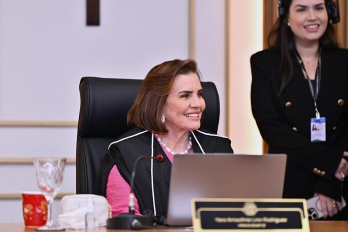Notícias do Amazonas **”Yara Lins defende a necessidade de políticas que promovam a participação feminina”**
