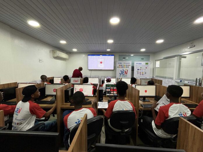 Inscrições Abertas para Capacitação Gratuita de Jovens Migrantes e Refugiados em Manaus