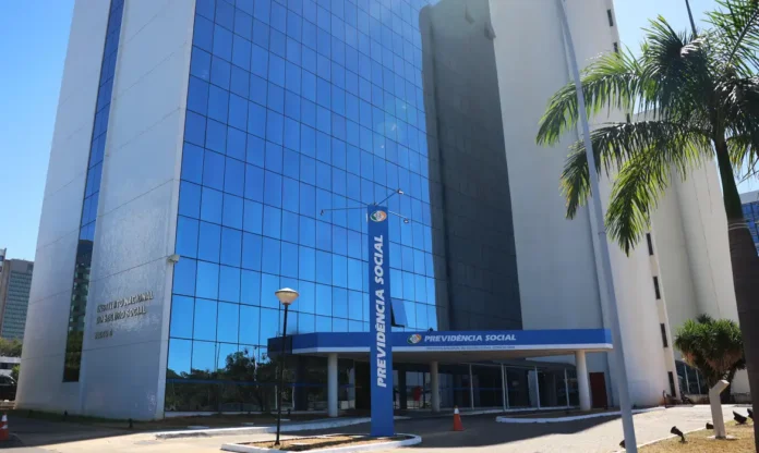 Governo Federal acelera pagamento do 13º salário do INSS para os meses de abril e maio