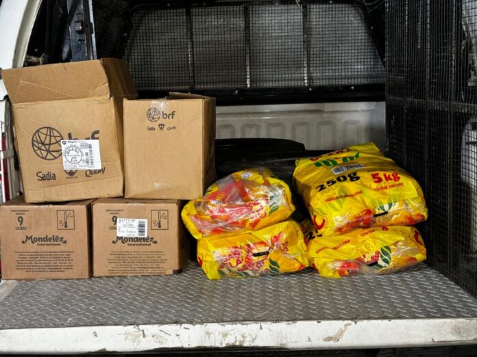 Mulher detida por roubo de fardos de café e produtos em supermercado na zona Oeste de Manaus