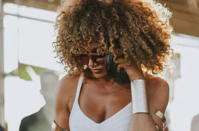 DJ brasileira é detida em Portugal sob suspeita de liderar uma rede de prostituição de luxo