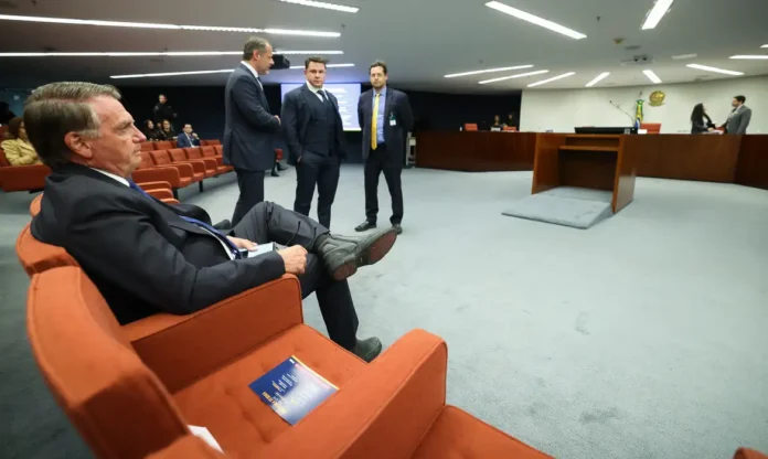 Bolsonaro recebe prazo de cinco dias para apresentar sua defesa preliminar