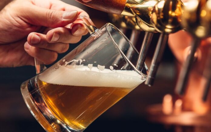 No Amazonas, 65% dos jovens iniciam o consumo de álcool antes dos 18 anos, revela pesquisa recente