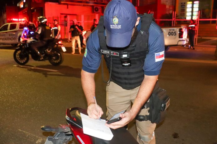 Detran-AM identifica 64 motoristas sob efeito de álcool em blitze durante feriado estendido