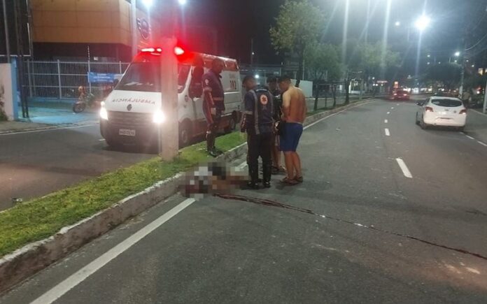 Motociclista de 24 anos falece em trágico acidente na avenida Theomário Pinto, em Manaus