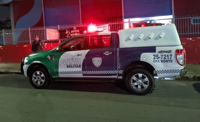 Homem é assassinado a tiros na presença da esposa e do filho no bairro Tarumã