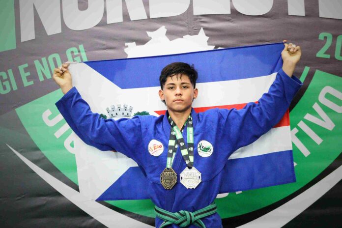 Amazonense Davy Ferreira brilha e conquista medalhas de prata e bronze no Campeonato Norte-Nordeste de Jiu-Jítsu