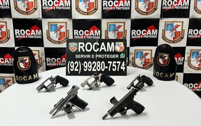Adolescente apreendido com arsenal de armas para traficante em Manaus