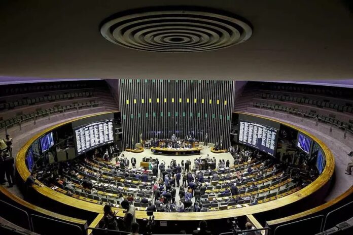 Aumento da bancada do Amazonas resulta em acréscimo de R$ 5,52 milhões nas despesas públicas anuais