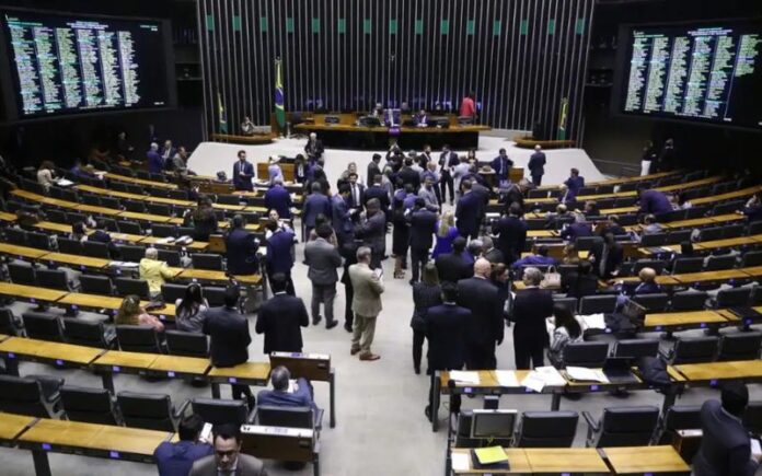 Câmara aprova aumento no número de cadeiras para deputados federais