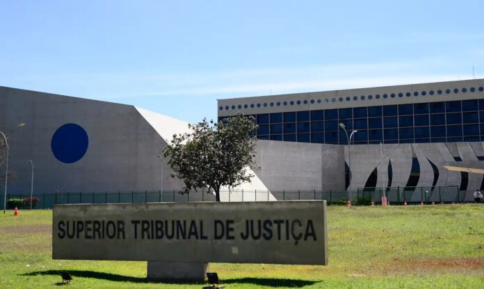 STJ Inova ao Permitir Registro Civil com Gênero Neutro em Decisão Histórica