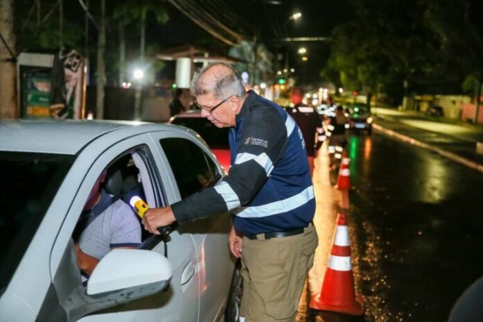 Consequências da Recusa ao Teste do Bafômetro: Entenda as Regras e Punições Aplicáveis