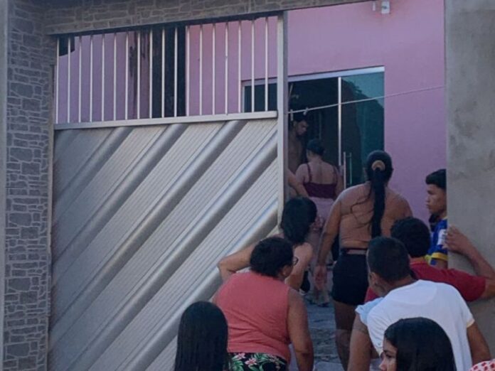Homem é baleado em frente à residência no bairro São Jorge, Manaus