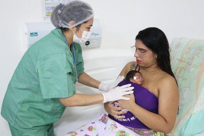 Investimentos do Governo do Amazonas Focam em Políticas Públicas para Apoiar Mães na Região