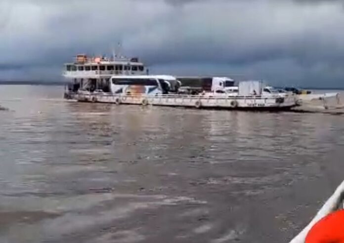 Capitania Fluvial inicia investigação sobre colisão de balsas no Encontro das Águas em Manaus