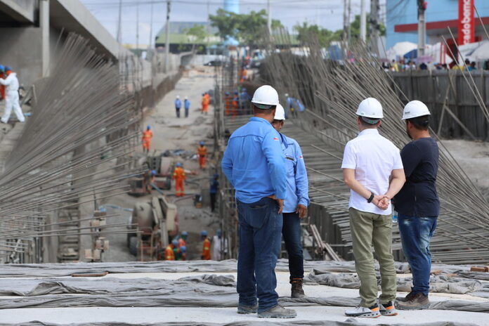 David Almeida supervisiona os últimos estágios da construção do complexo viário Rei Pelé
