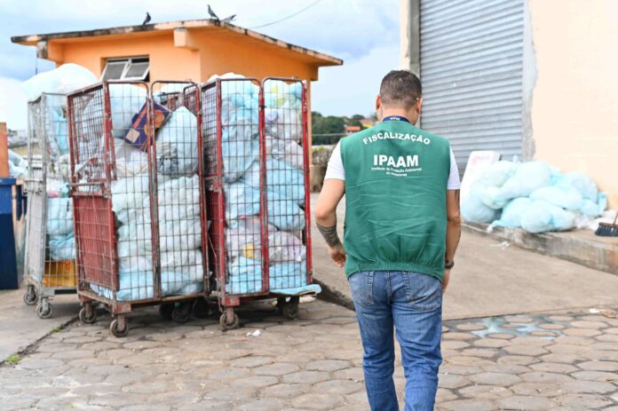 Supermercado é multado em R$ 601 mil por operar sem licença ambiental em Manaus