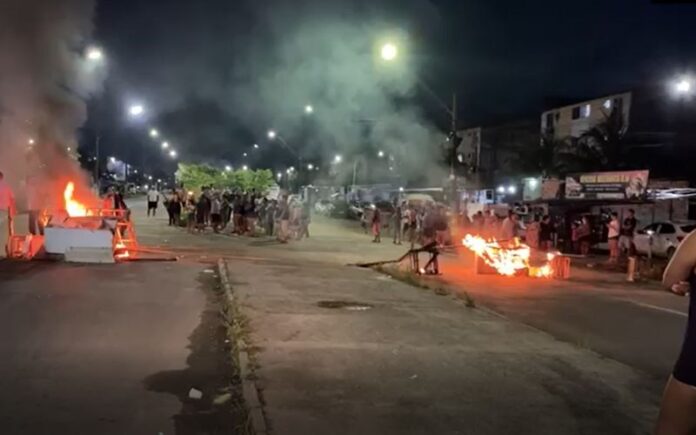 Ruas do Viver Melhor são incendiadas em manifestação contra ações da Polícia Militar