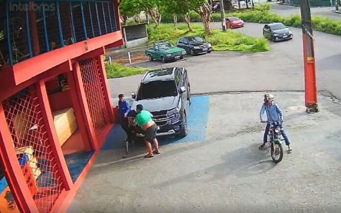 Homem com muleta é alvo de assalto em plena luz do dia em Manaus