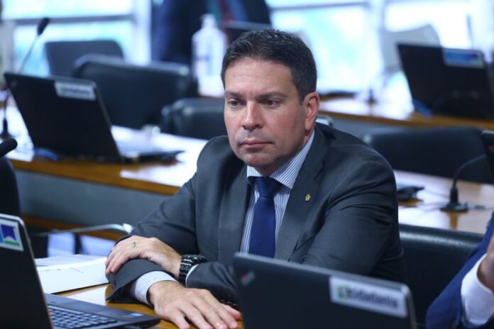 Câmara dos Deputados busca reverter decisão do STF em relação ao caso de Delegado Ramagem