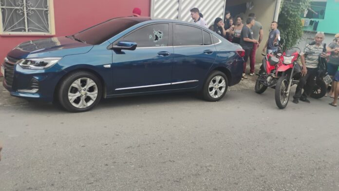 Mãe entra em desespero ao encontrar filho assassinado na Compensa