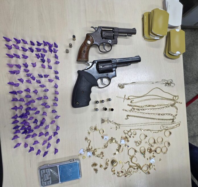 Quarteto de criminosos é detido em Manaus após roubo de joias avaliadas em R$ 180 mil