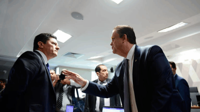Ministro da Previdência e Sergio Moro Trocam Acusações sobre Fraudes no INSS durante Audiência no Senado
