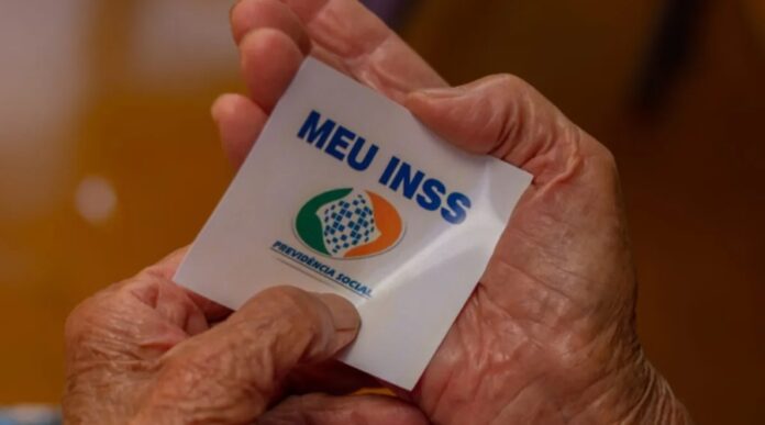 Idosa de Humaitá, no Amazonas, revela descontos irregulares do INSS após 30 anos de pensão injustamente reduzida