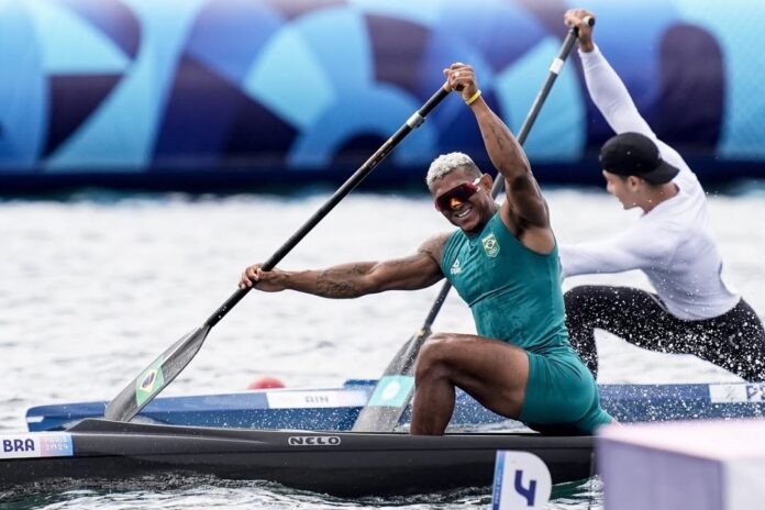 Isaquias Queiroz e Gabriel Nascimento avançam para a final na Copa do Mundo de Canoagem em Szeged