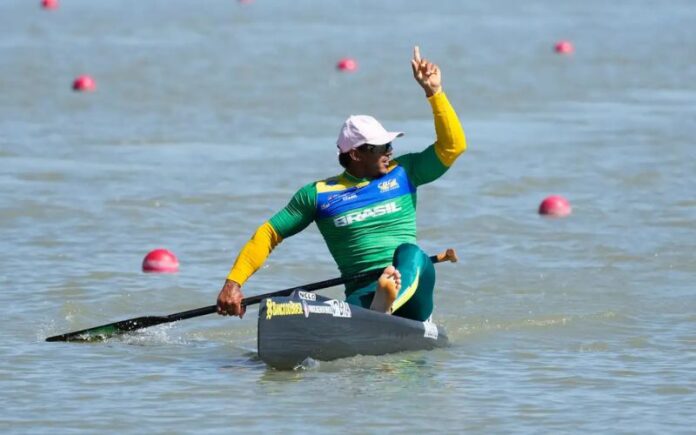 Isaquias Queiroz brilha e conquista ouro na canoagem durante a Copa do Mundo em Szeged