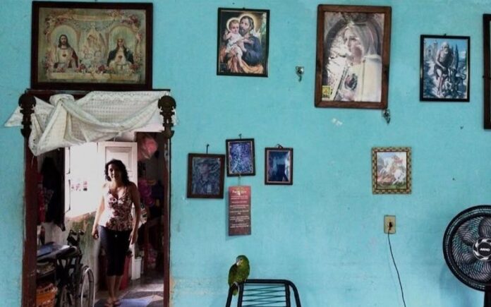 Exposição em Manaus destaca fotografias de moradores locais selecionadas pelo projeto Olhares de Manaus