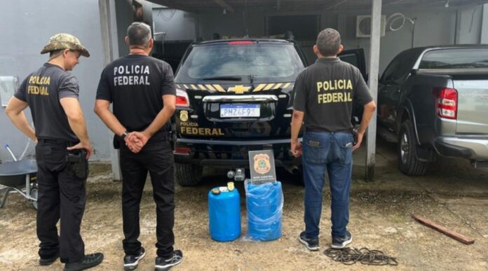 PF captura indivíduo transportando 63 kg de pasta base de cocaína disfarçada em motores no Amazonas