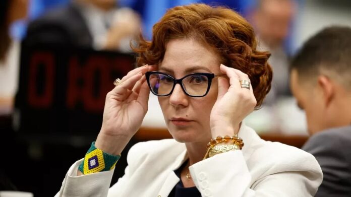 Zambelli solicita apoio financeiro após condenação no STF e já soma R$ 166 mil em doações